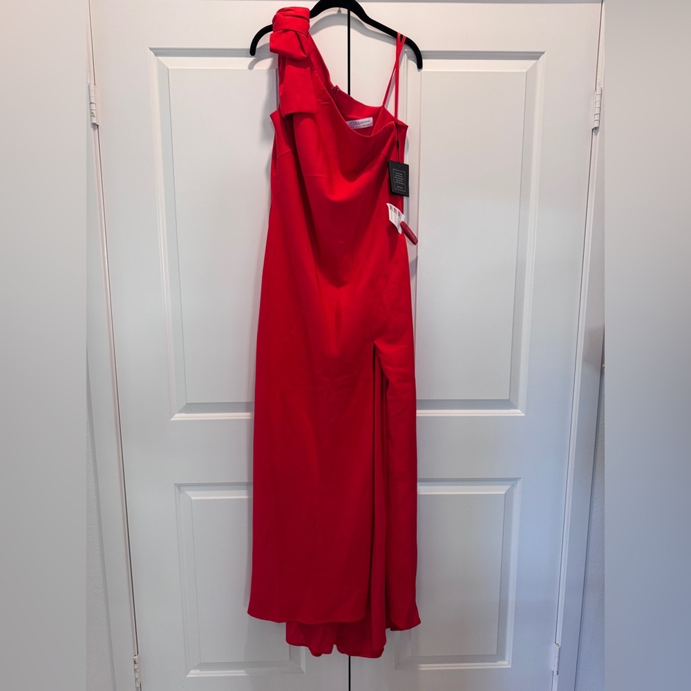 Brand NEW - Mac Duggal. Red Evening Gown - Picture 4 of 8